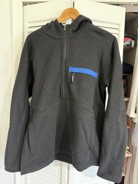 Patagonia Dark Gray Half-Zip Hooded Sweater with Blue Chest Accent